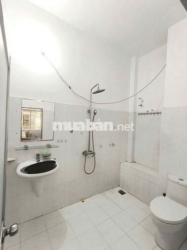 CHÍNH CHỦ CHO THUÊ SÀN VĂN PHÒNG 40M2 CÓ BAN CÔNG RỘNG RÃI GẦN ETOWN
