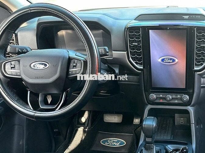 Ford Everest AT 4x2 màu trắng-11500km