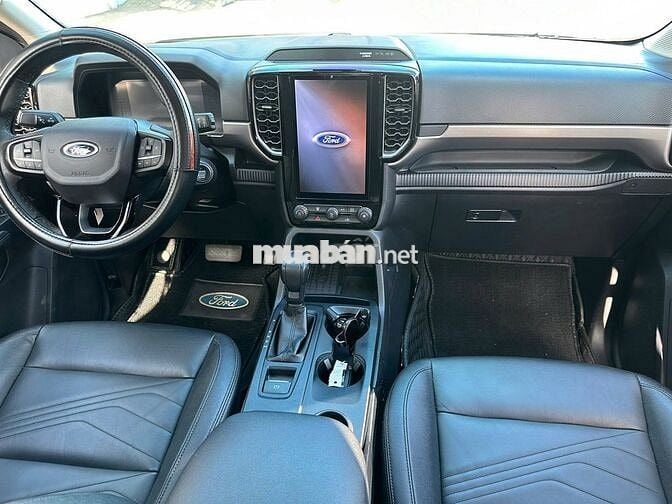Ford Everest AT 4x2 màu trắng-11500km