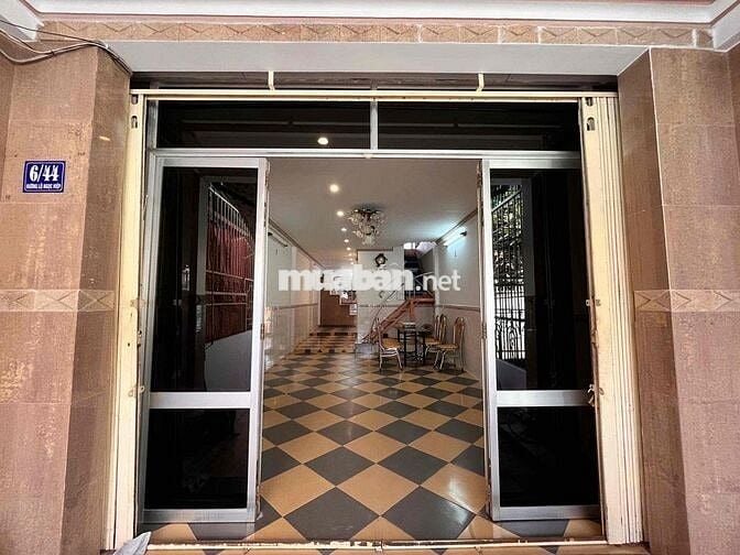 cho thuê nhà mặt tiền đường ô tô, trung tâm tp Nha Trang.