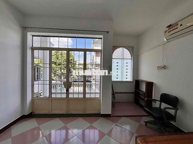 cho thuê nhà mặt tiền đường ô tô, trung tâm tp Nha Trang.