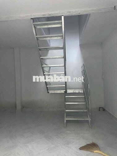 nhà thuê mặt tiền chợ đường 6m, 5tr và 7tr, 1 lầu, 2PN, giá rẻ