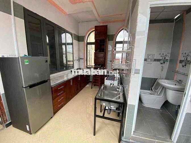 CHO THUÊ NGUYÊN SÀN LẦU 3 PHÒNG NGỦ 40M BẾP TÁCH BIỆT GẦN TRƯỜNG SPKT