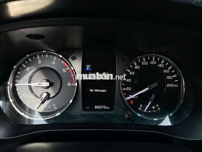 Toyota Hilux2.4L 4x2 AT 2021 - 80070 km