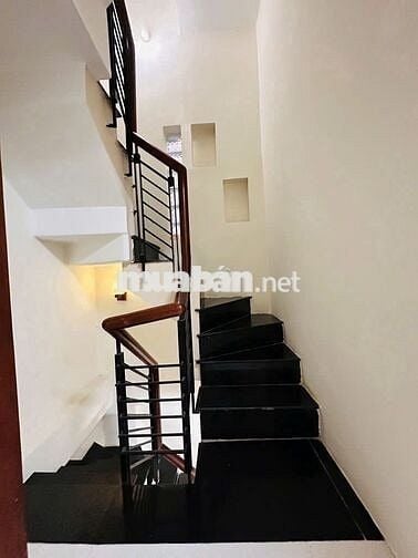 Cho thuê nhà HBG Trần Hưng Đạo, P.P Ngũ Lão Quận 1.