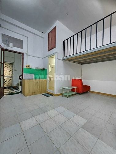 CHO THUÊ CĂN HỘ CÓ GÁC, CHDV 2 PN RỘNG 60M2, BẾP, WC RIÊNG GẦN SÂN BAY