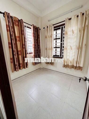 Cho thuê nhà HBG Trần Hưng Đạo, P.P Ngũ Lão Quận 1.