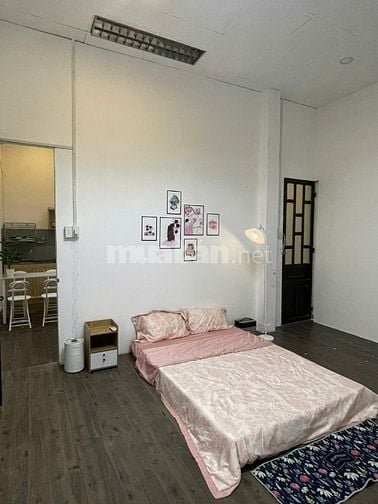 CHO THUÊ CĂN HỘ CÓ GÁC, CHDV 2 PN RỘNG 60M2, BẾP, WC RIÊNG GẦN SÂN BAY