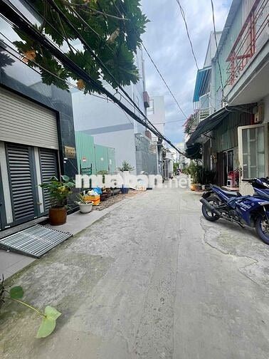 NHÀ 3 LẦU KIÊN CỐ HẺM TRƯỚC NHÀ 4M CÁCH MT 100M trung tâm Quận 7
