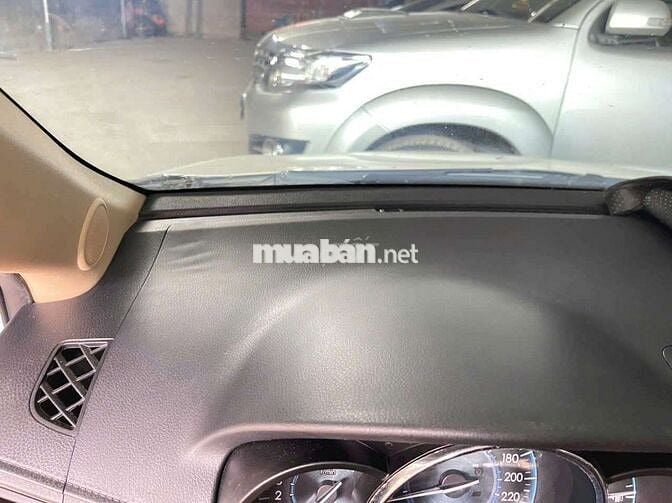 Cần bán xe 4 chỗ TOyata - 2016