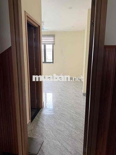 Nhà Thuê Lê Trọng Tấn 4x17m , 3 lầu , 4PN , 5WC , máy lạnh giá 15tr