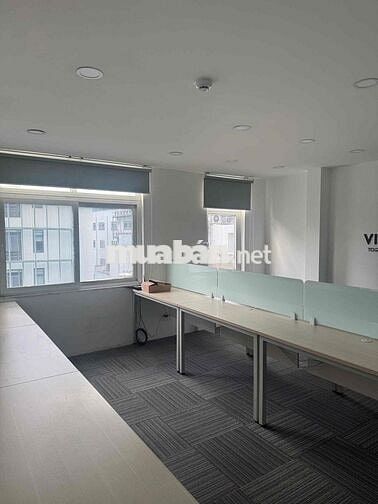 Cho thuê văn phòng tại quận 1 sẵn nội thất như hình