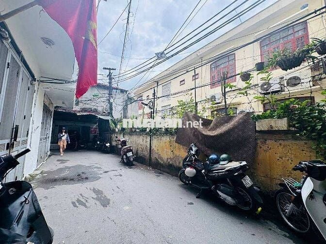 NHÀ ĐẸP Ở NGAY–Ô TÔ 4 CHỖ ĐỖ CỬA–NGÕ THÔNG–TRUNG TÂM-VIEW ĐẸP.