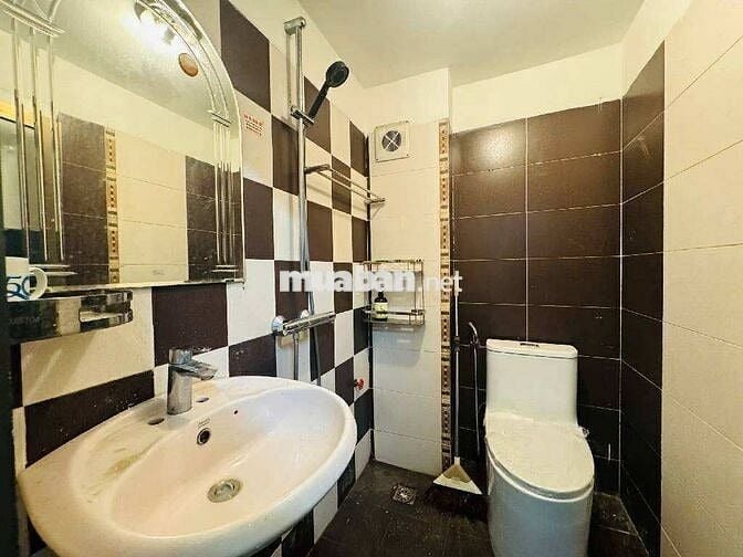 NHÀ ĐẸP Ở NGAY–Ô TÔ 4 CHỖ ĐỖ CỬA–NGÕ THÔNG–TRUNG TÂM-VIEW ĐẸP.