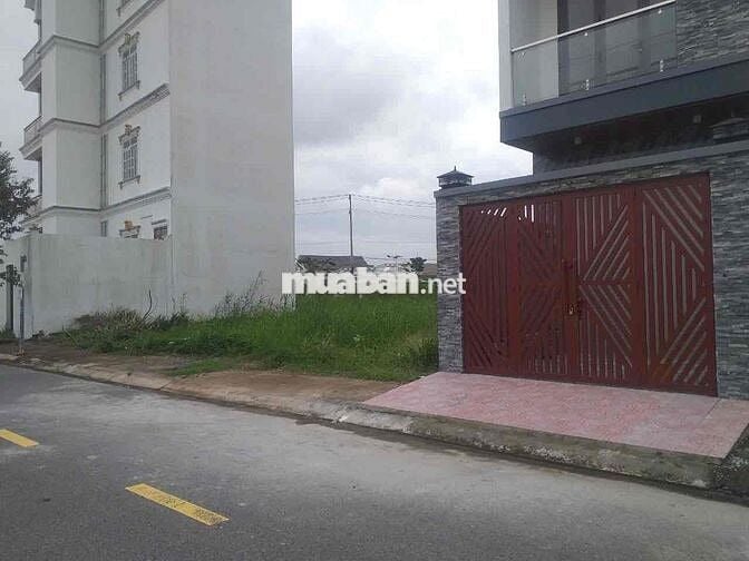 Cần bán gấp đất 120m2, MT Trần Quang Diệu, Long Xuyên, An Giang