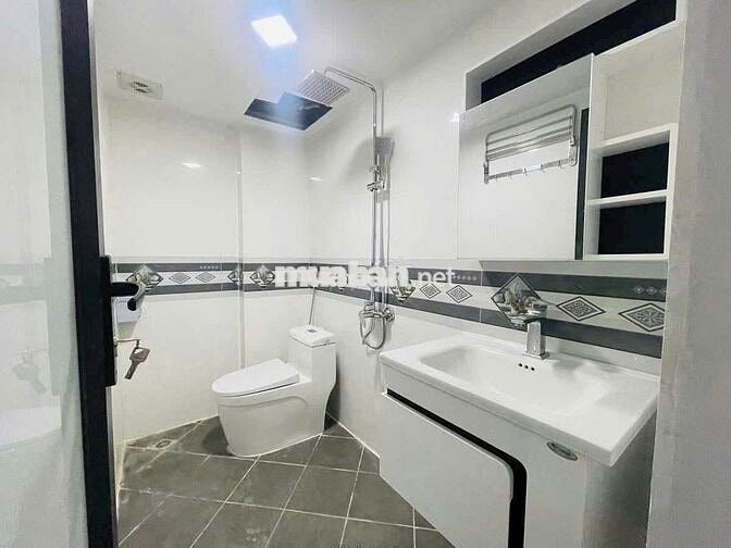 BÁN NHÀ 4Tx37m, Ô TÔ ĐỖ CỔNG, NGAY CHỢ, TRƯỜNG TH BIÊN GIANG