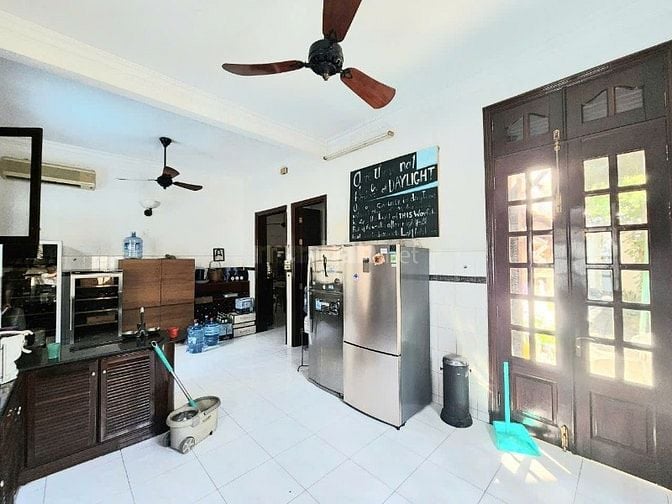 Bán biệt thự đường Trần Quốc Thảo, Q3, 3 tầng, 344m2 đất, hồ bơi