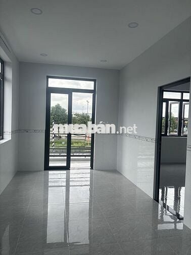 Cho thuê nhà đẹp nguyên căn mới xây - kế đường Phạm Văn Đồng