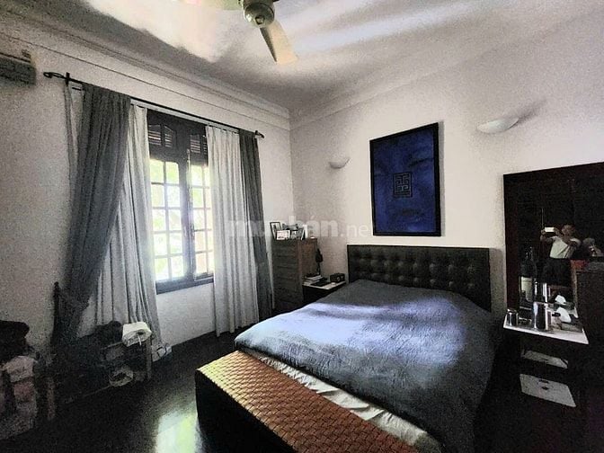 Bán biệt thự đường Trần Quốc Thảo, Q3, 3 tầng, 344m2 đất, hồ bơi