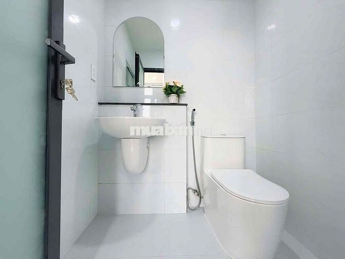 PHÒNG GIƯỜNG ĐÔI ĐI BỘ QUA ĐẠI HỌC TÔN ĐỨC THẮNG Q7