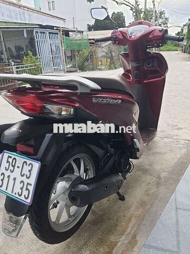 Nhà chật bán bớt xe nữ đi
