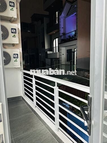Phòng trọ có ban công, máy lạnh quận 8 gần cầu Nguyễn Văn Cừ