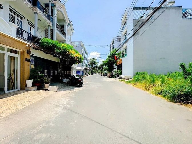 CHDV thu nhập 30 tr, đường 10 m Thị trấn Nhà bè. Hon 7 tỷ.