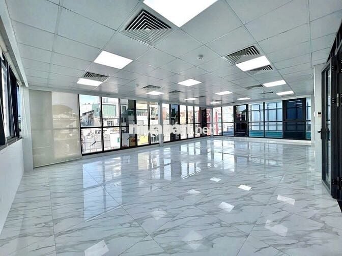 SIÊU PHẨM TOÀ NHÀ ỐP KÍNH - Đ. Hoàng Việt Tân Bình, DT 8x30, 900m2 Sàn