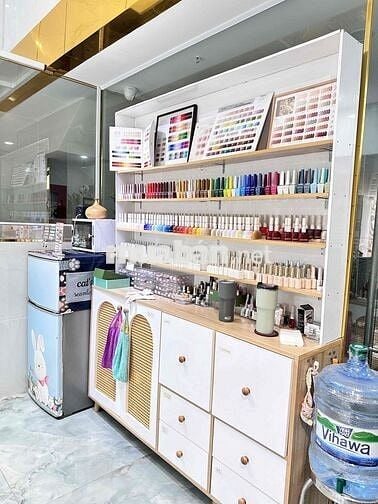 cần sang tiệm nail full nội thất lượng khách ổn định Tân phú