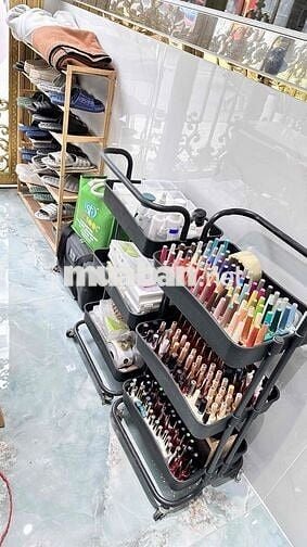 cần sang tiệm nail full nội thất lượng khách ổn định Tân phú