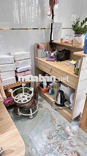 cần sang tiệm nail full nội thất lượng khách ổn định Tân phú