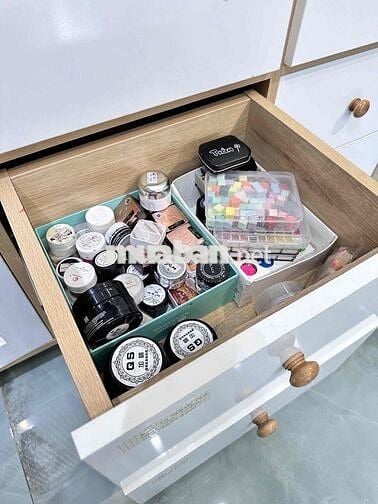 cần sang tiệm nail full nội thất lượng khách ổn định Tân phú