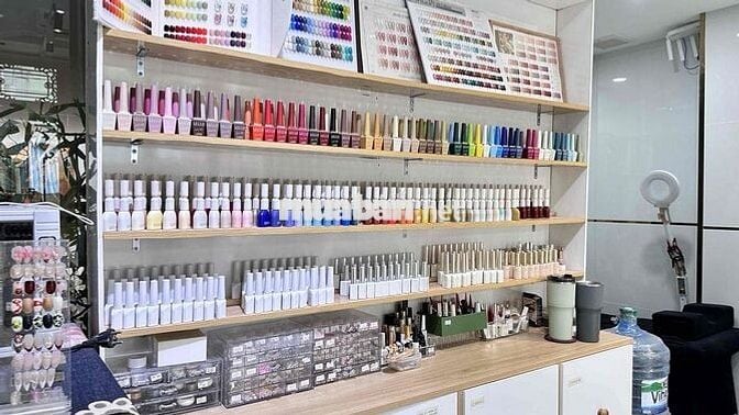 cần sang tiệm nail full nội thất lượng khách ổn định Tân phú