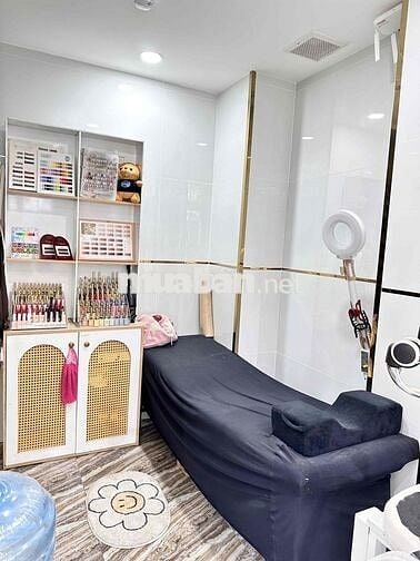 cần sang tiệm nail full nội thất lượng khách ổn định Tân phú