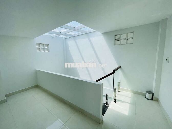 Nhà hẻm xe hơi thông ngay Kênh Tân Hóa đường Huỳnh Thiện Loc