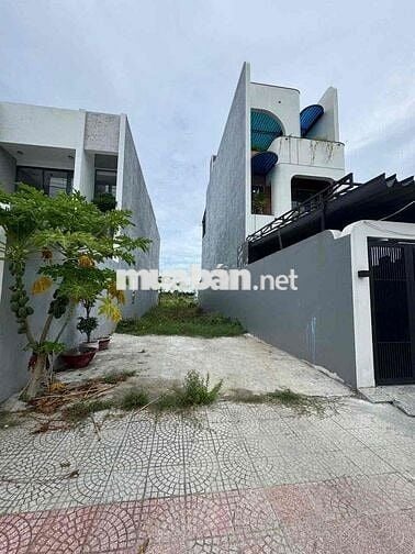 Chính chuBán đất Nam Hòa Xuân B2.106, đối diện trường, sát công viên.