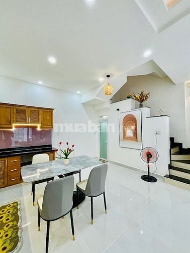 Nhà 2 tầng, 69m2 ngay Tô Hiến Thành, Quận 10. Giá: 3.2 Tỷ. SHR, hẻm 5m