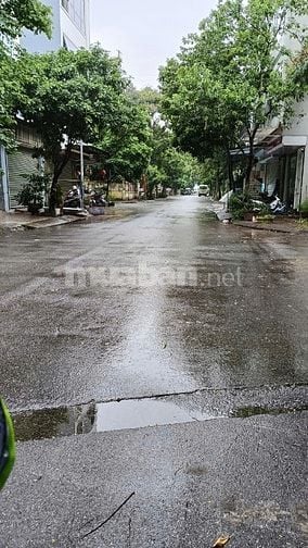 Bán đất 50m2 phân lô vỉa hè Hoàng Công- Kiến Hưng chỉ 11,5 tỷ