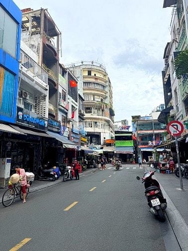 BÁN 2 CĂN NHÀ MẶT TIỀN : 16 - 18 ĐỖ QUANG ĐẨU - P. PHẠM NGŨ LÃO - Q. 1