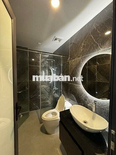 Em đang cần bán nhà 5t,48m tại Bà Triệu,HĐ,t/máy, lô góc,ngõ to chỉ 8t