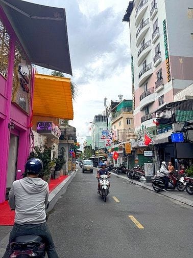 BÁN 2 CĂN NHÀ MẶT TIỀN : 16 - 18 ĐỖ QUANG ĐẨU - P. PHẠM NGŨ LÃO - Q. 1
