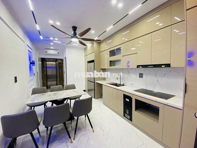 Em đang cần bán nhà 5t,48m tại Bà Triệu,HĐ,t/máy, lô góc,ngõ to chỉ 8t