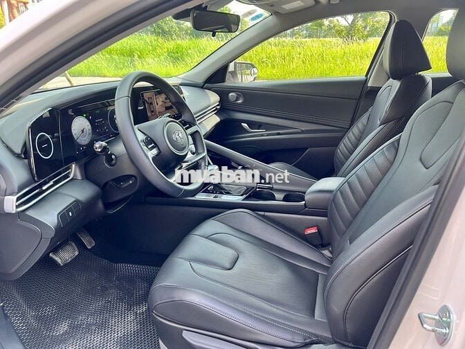 Hyundai Elantra 1.6AT đặc biệt sx 2022 đky 2023
