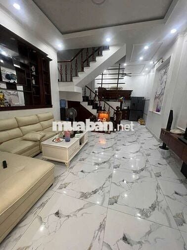 NHÀ KHU PHÂN LÔ ĐỒNG BỘ -XE HƠI NGỦ TRONG NHÀ