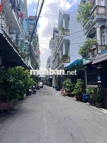NHÀ KHU PHÂN LÔ ĐỒNG BỘ -XE HƠI NGỦ TRONG NHÀ