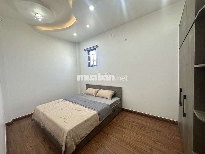 NHÀ KHU PHÂN LÔ ĐỒNG BỘ -XE HƠI NGỦ TRONG NHÀ