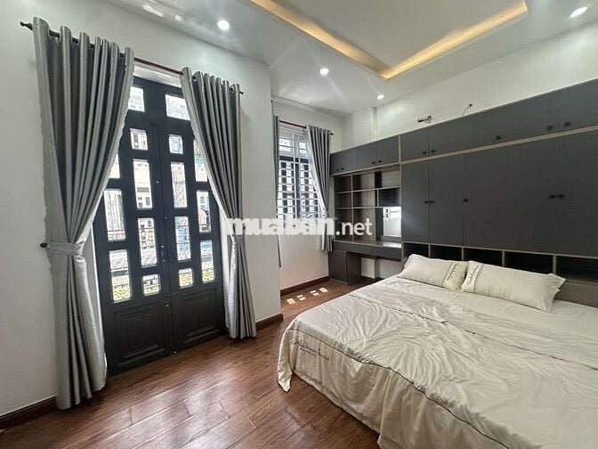 NHÀ KHU PHÂN LÔ ĐỒNG BỘ -XE HƠI NGỦ TRONG NHÀ