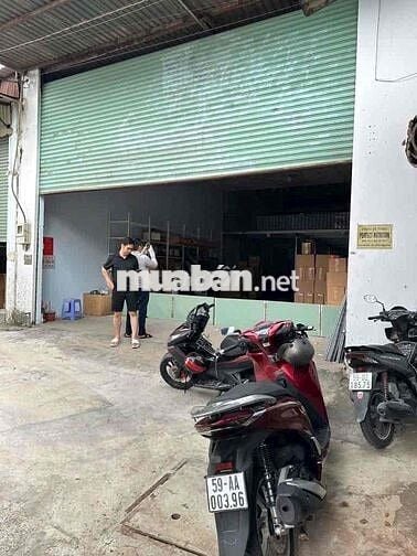 Kho xưởng 200m2 ngay Aeon Tân Phú , đường xe lớn chạy