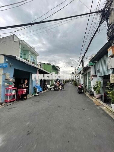 NHÀ 3 LẦU CÁCH MT chỉ vài căn xe hơi tới nơi chưa qua đầu tư giáp PMH