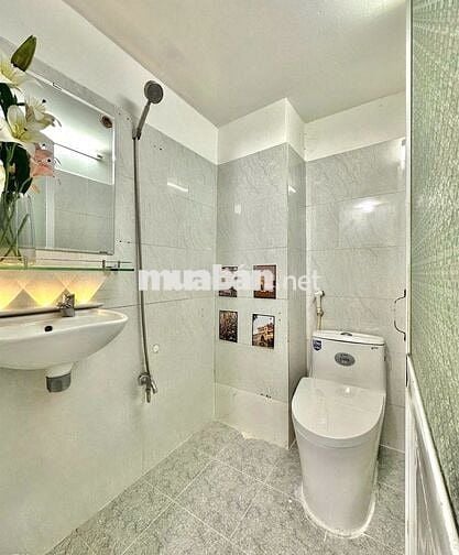 TRỐNG LẠI 1 PHÒNG CÓ GÁC NỘI THẤT ĐẦY ĐỦ NGAY TÔ KÝ TIỆN CÁC TRƯỜNG ĐH
